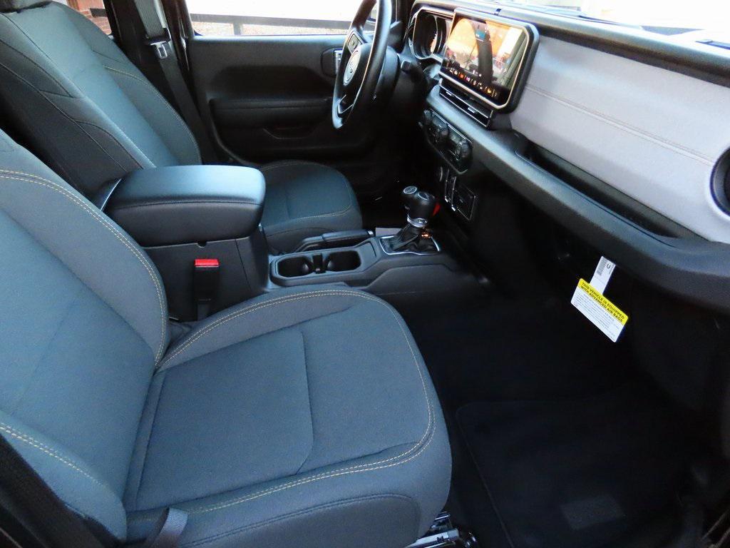 used 2025 Jeep Gladiator car, priced at $38,000