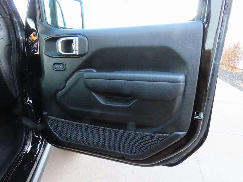 used 2025 Jeep Gladiator car, priced at $38,000