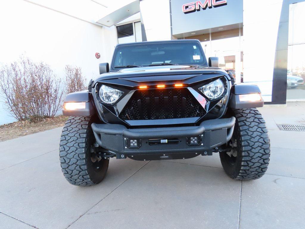 used 2025 Jeep Gladiator car, priced at $38,000