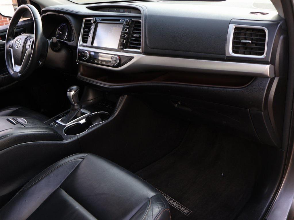 used 2015 Toyota Highlander car, priced at $16,500