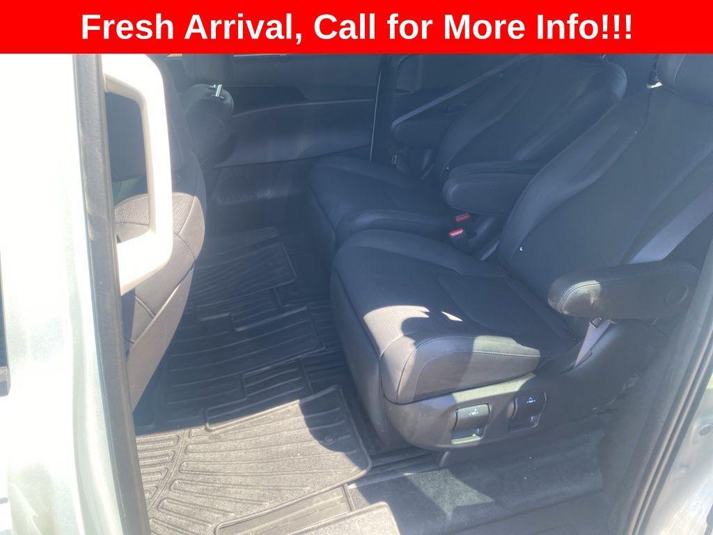 used 2025 Kia Carnival Hybrid car, priced at $46,620