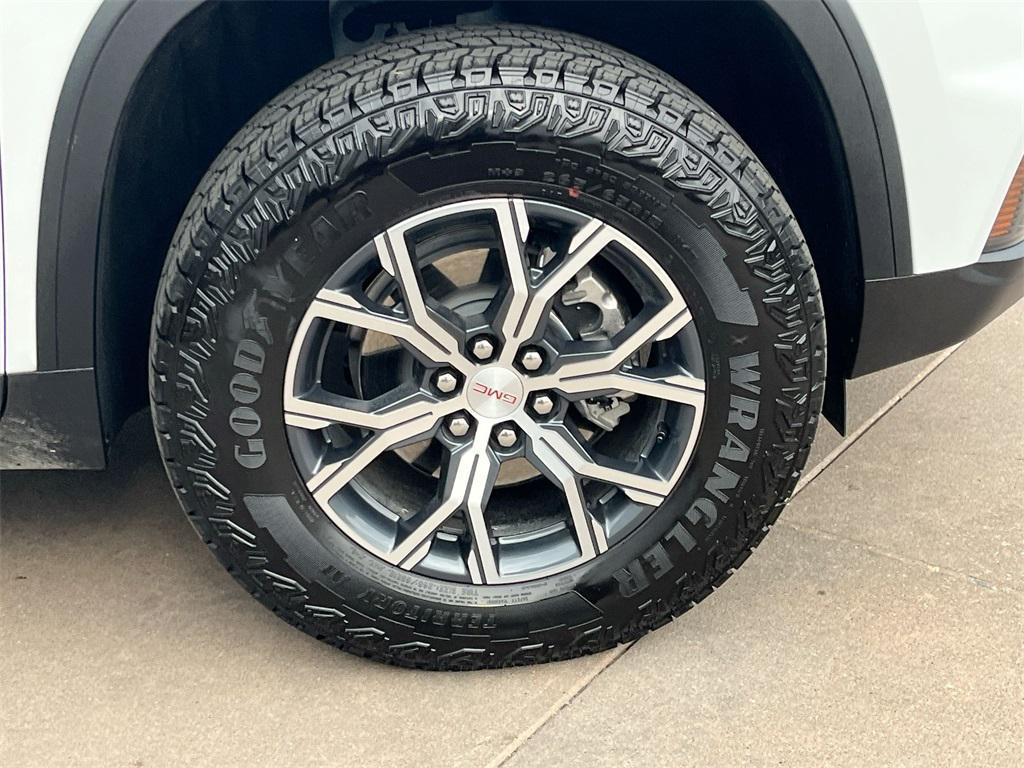 new 2025 GMC Acadia car, priced at $45,395