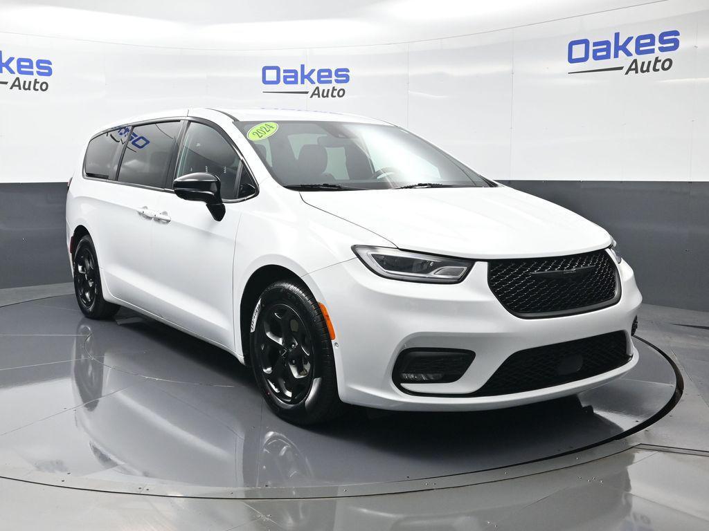 used 2024 Chrysler Pacifica Hybrid car, priced at $27,000