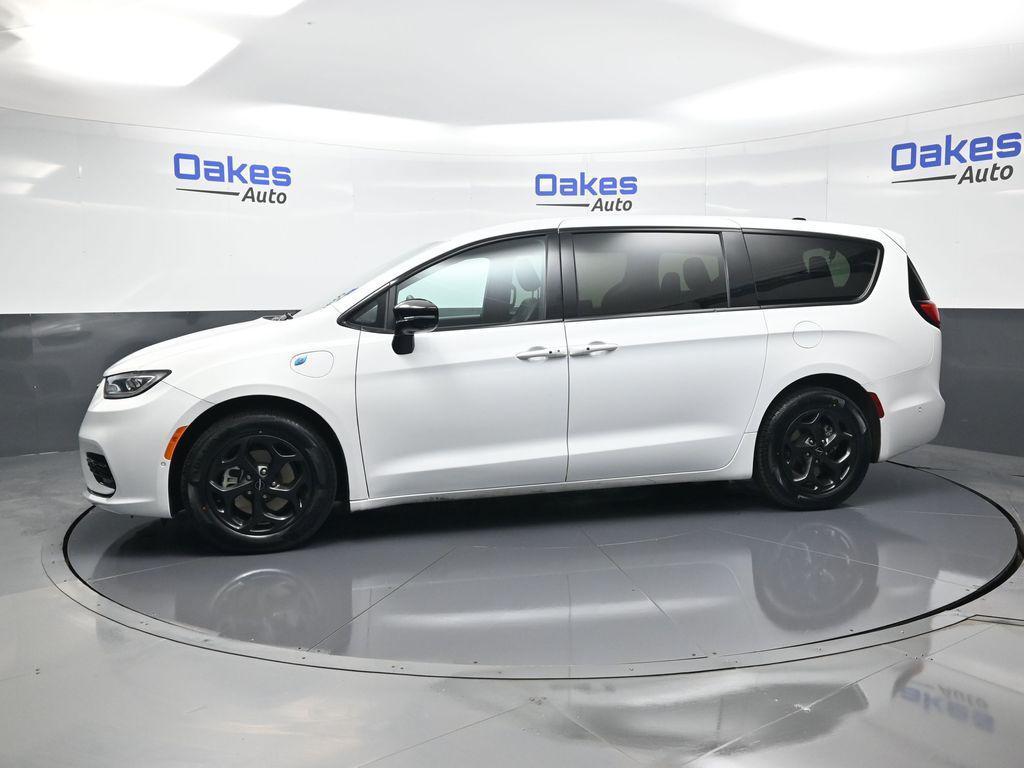 used 2024 Chrysler Pacifica Hybrid car, priced at $27,000