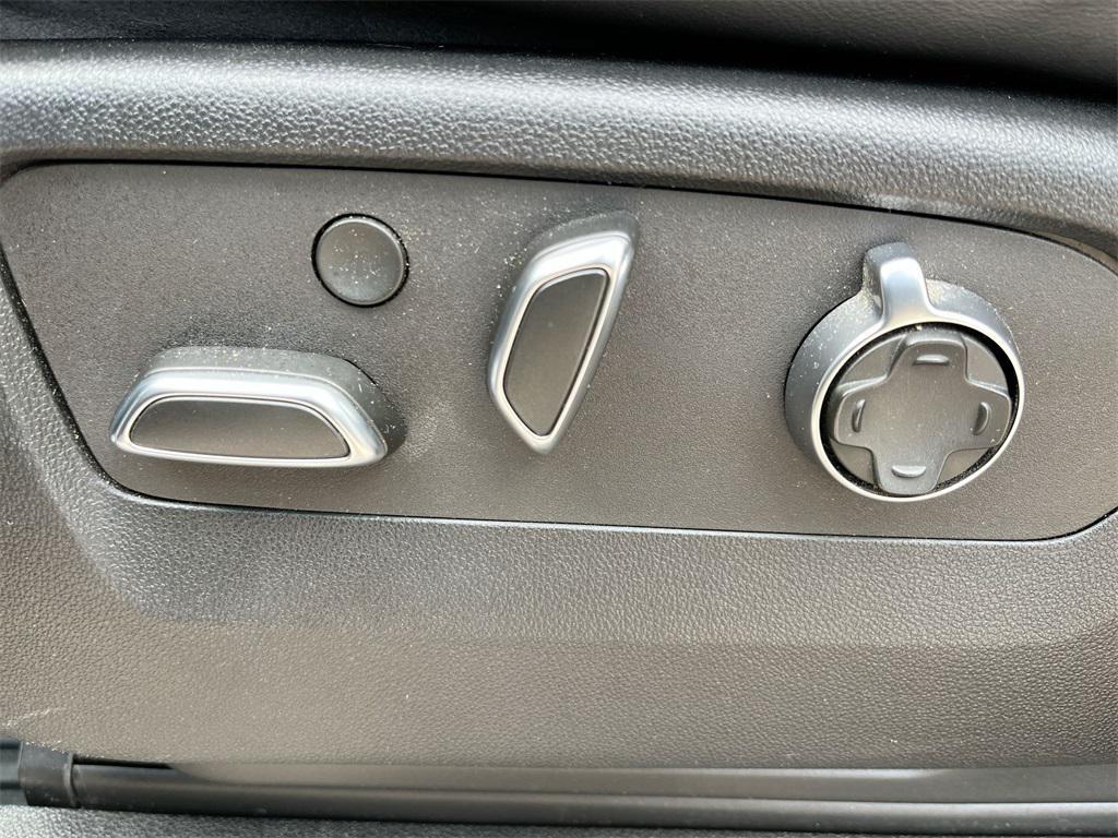 2022 Crystal White Tricoat Cadillac Escalade