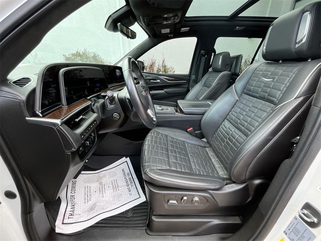 2022 Crystal White Tricoat Cadillac Escalade