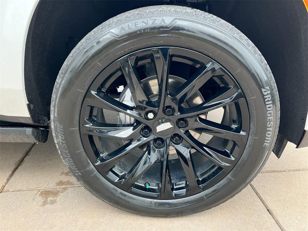 2022 Crystal White Tricoat Cadillac Escalade