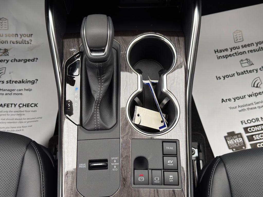 new 2026 Toyota Highlander Hybrid car, priced at $57,782