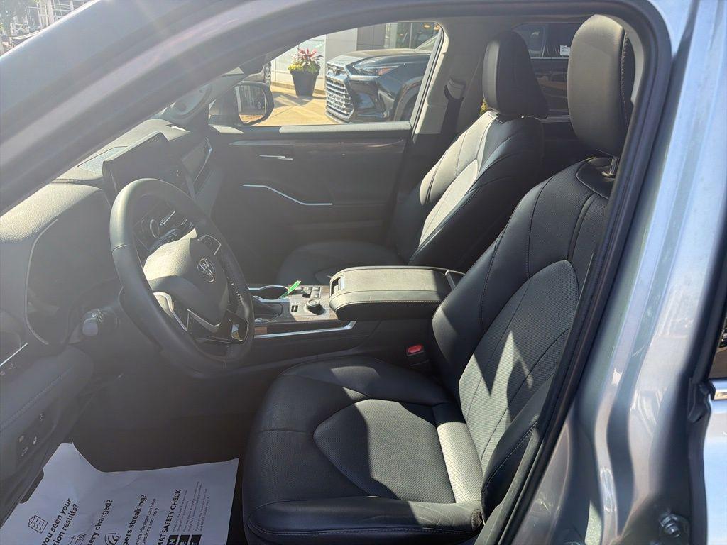 used 2023 Toyota Highlander car, priced at $41,444