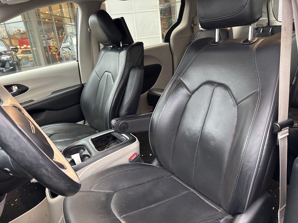 used 2020 Chrysler Pacifica car, priced at $17,998
