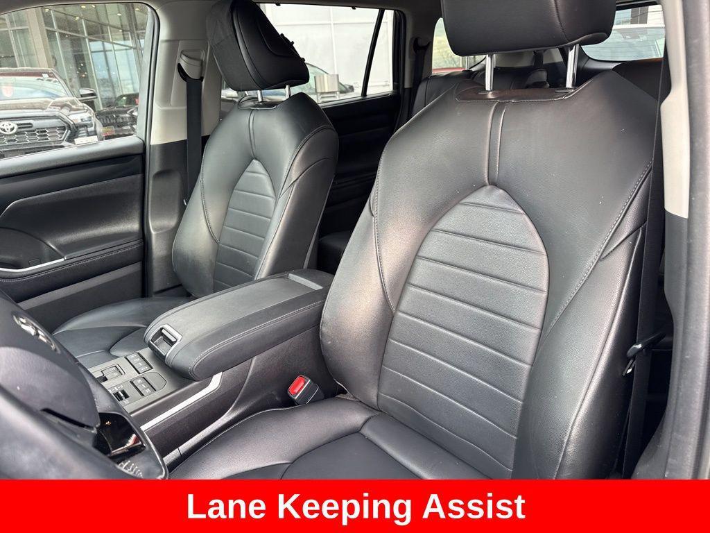 used 2020 Toyota Highlander car, priced at $26,980