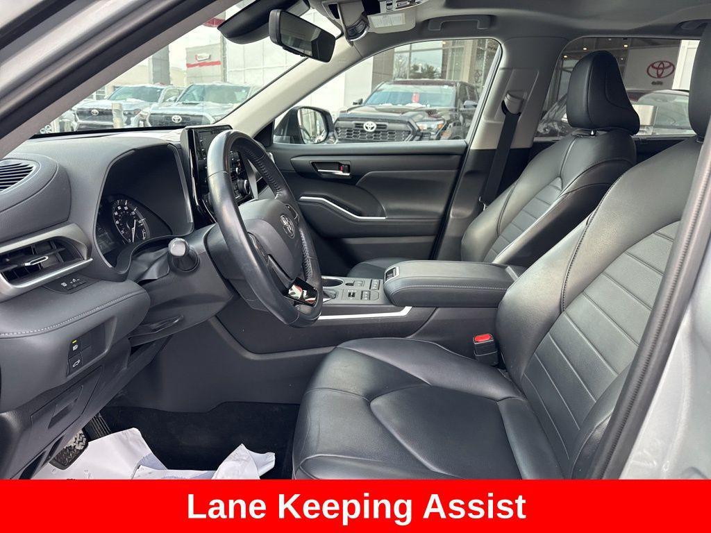 used 2020 Toyota Highlander car, priced at $26,510