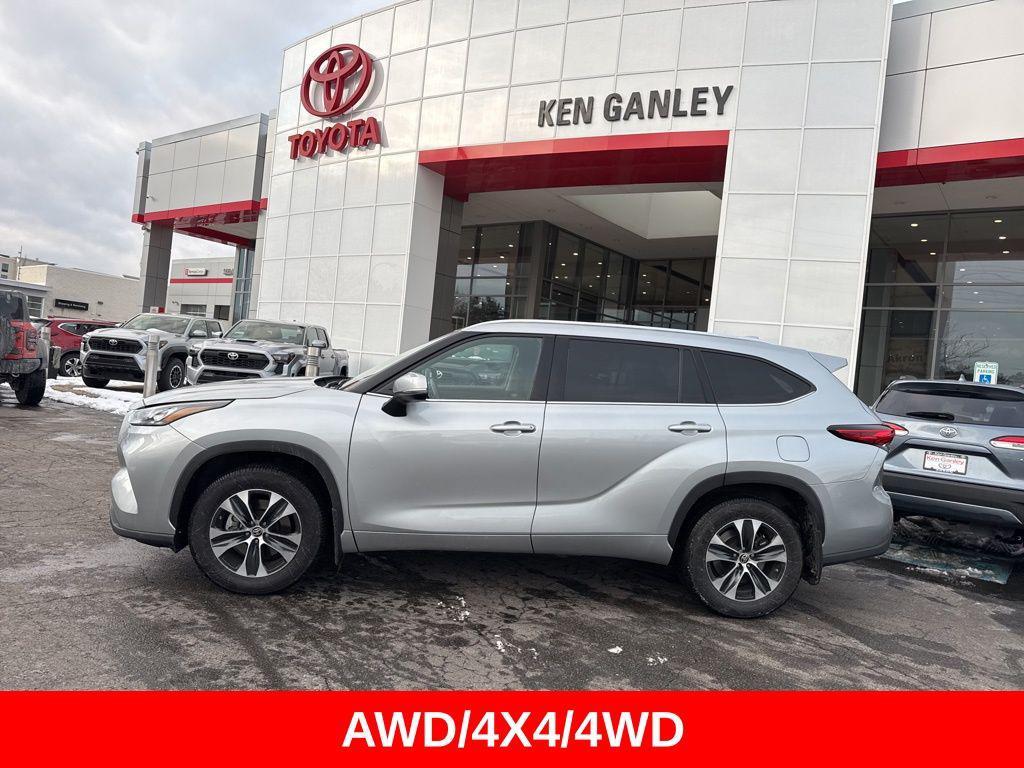 used 2020 Toyota Highlander car, priced at $26,510