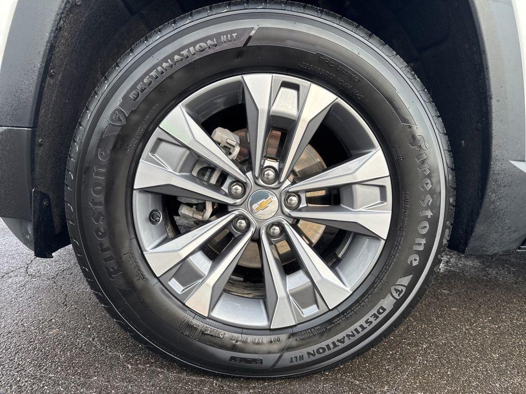 used 2025 Chevrolet Equinox car, priced at $25,297