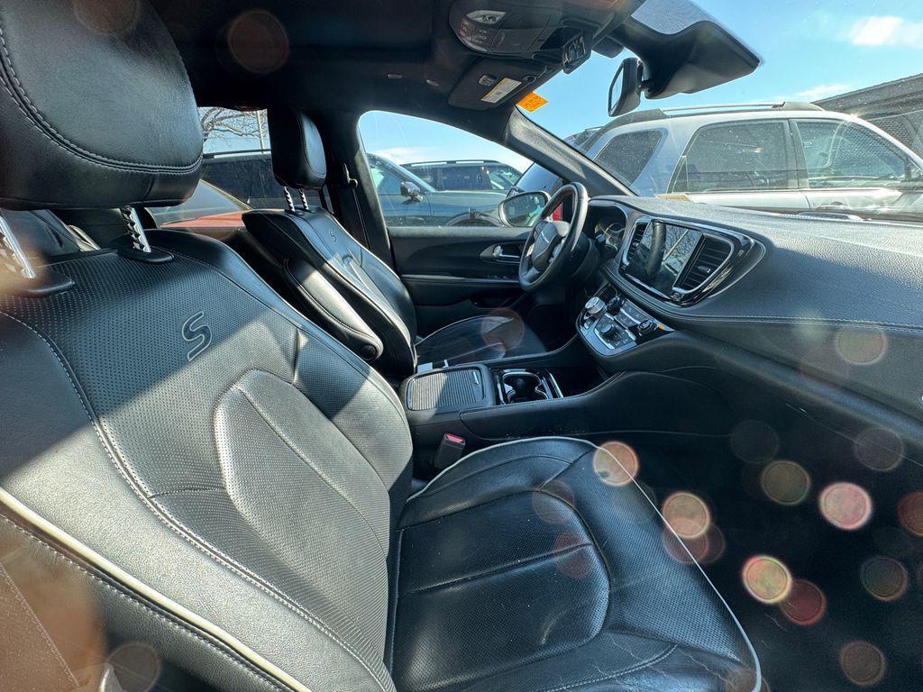 used 2022 Chrysler Pacifica Hybrid car, priced at $22,248