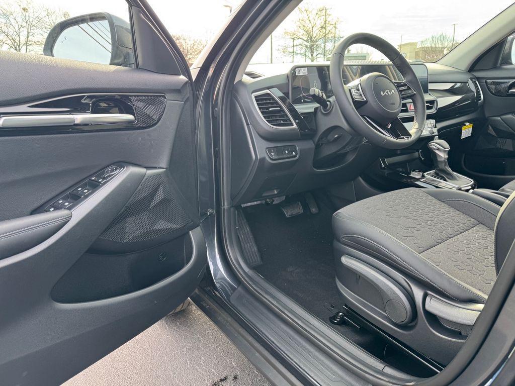 new 2026 Kia Seltos car, priced at $27,035