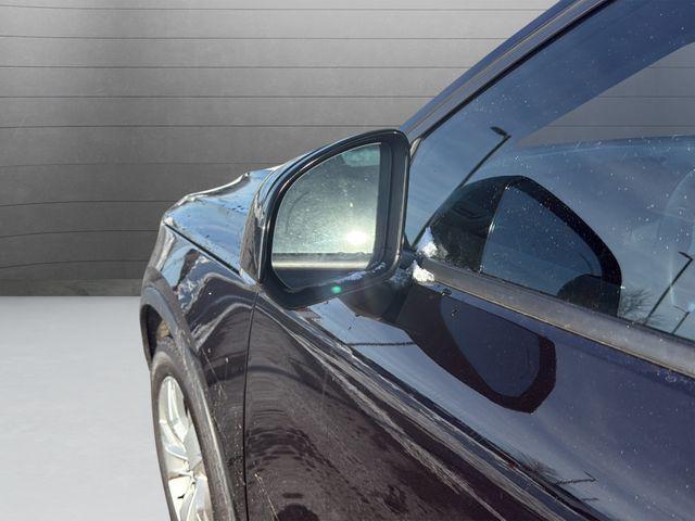 used 2022 Volvo XC40 car, priced at $22,824