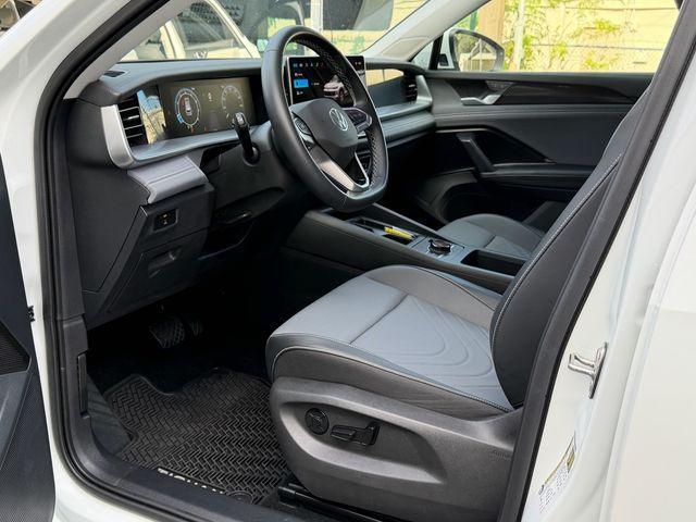 used 2025 Volkswagen Tiguan car, priced at $31,292