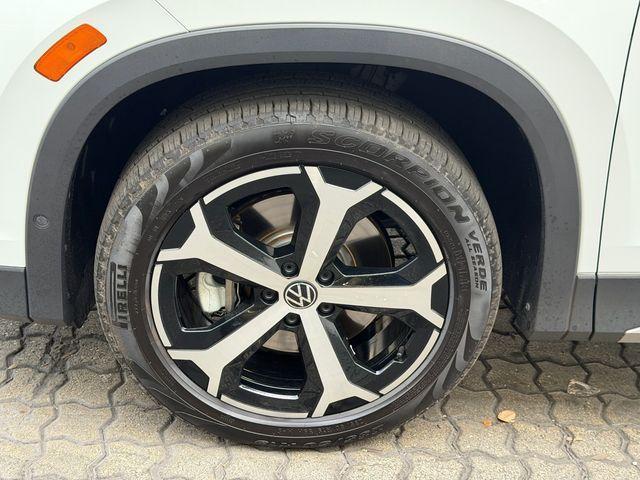used 2025 Volkswagen Tiguan car, priced at $31,292