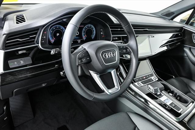 new 2025 Audi Q7 car, priced at $71,668
