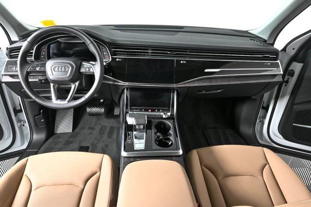 new 2025 Audi Q7 car, priced at $70,914