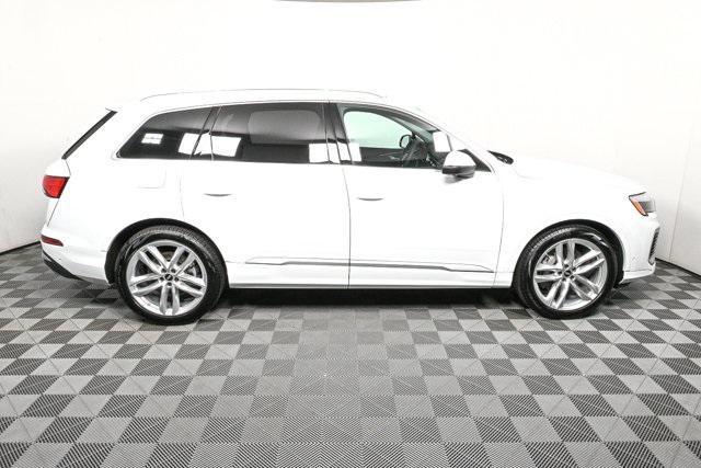 new 2025 Audi Q7 car, priced at $70,914