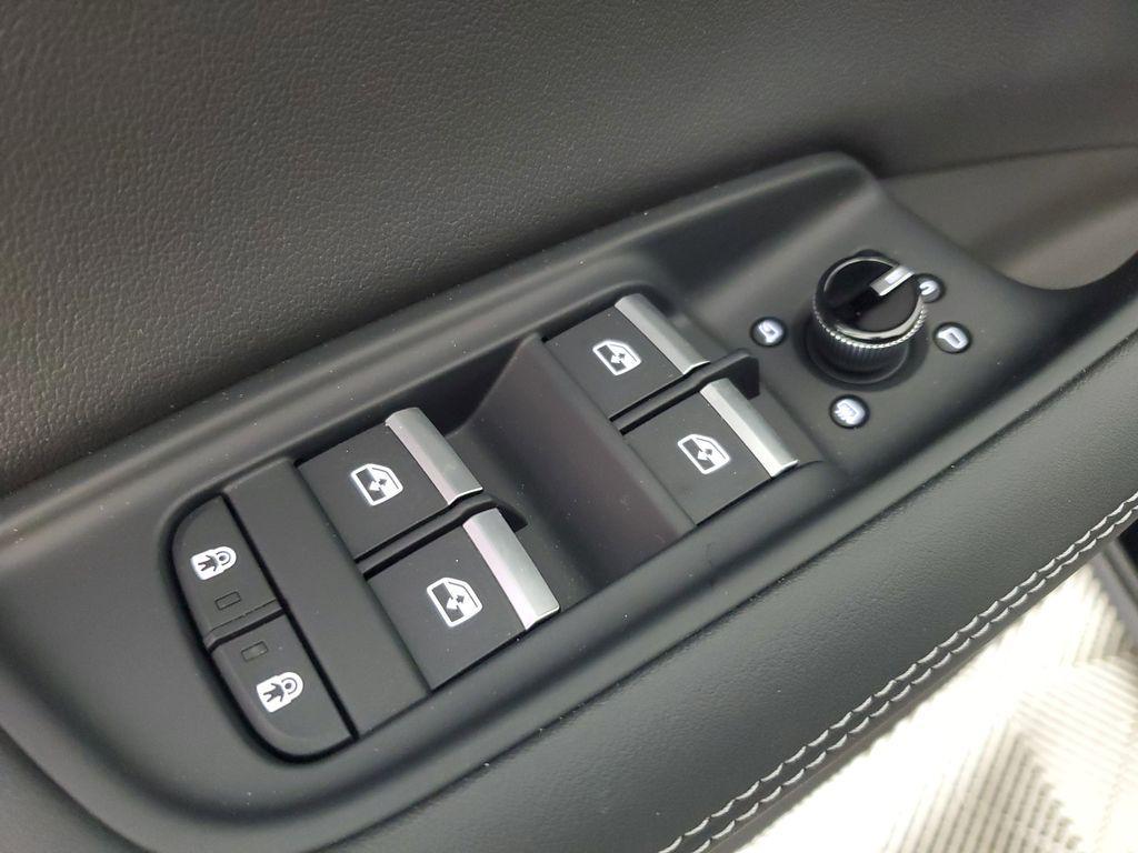 new 2026 Audi Q7 car, priced at $75,289