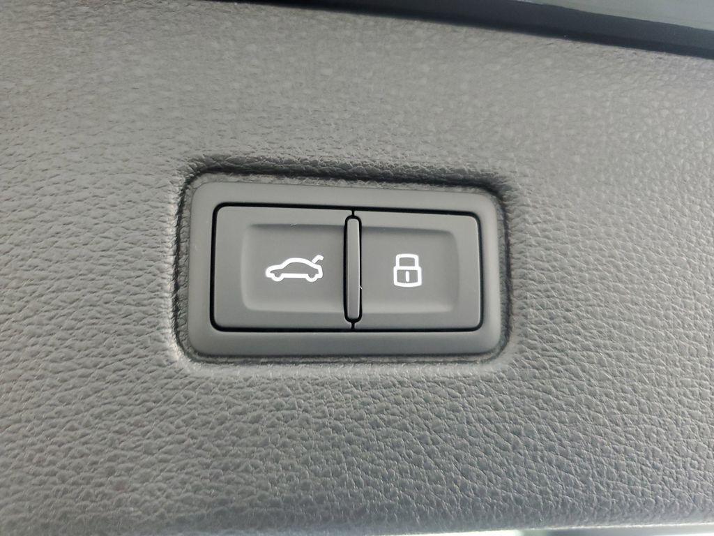 new 2026 Audi Q7 car, priced at $75,289