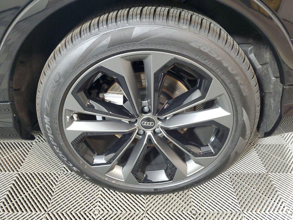 new 2026 Audi Q7 car, priced at $75,289