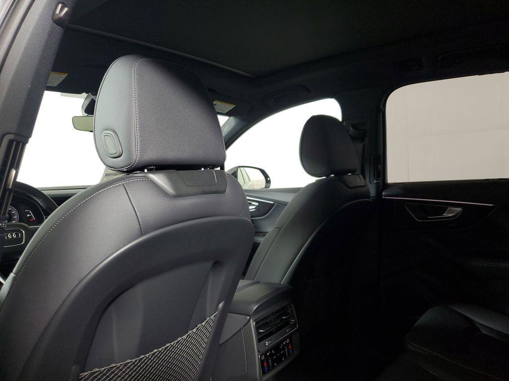 new 2026 Audi Q7 car, priced at $75,289