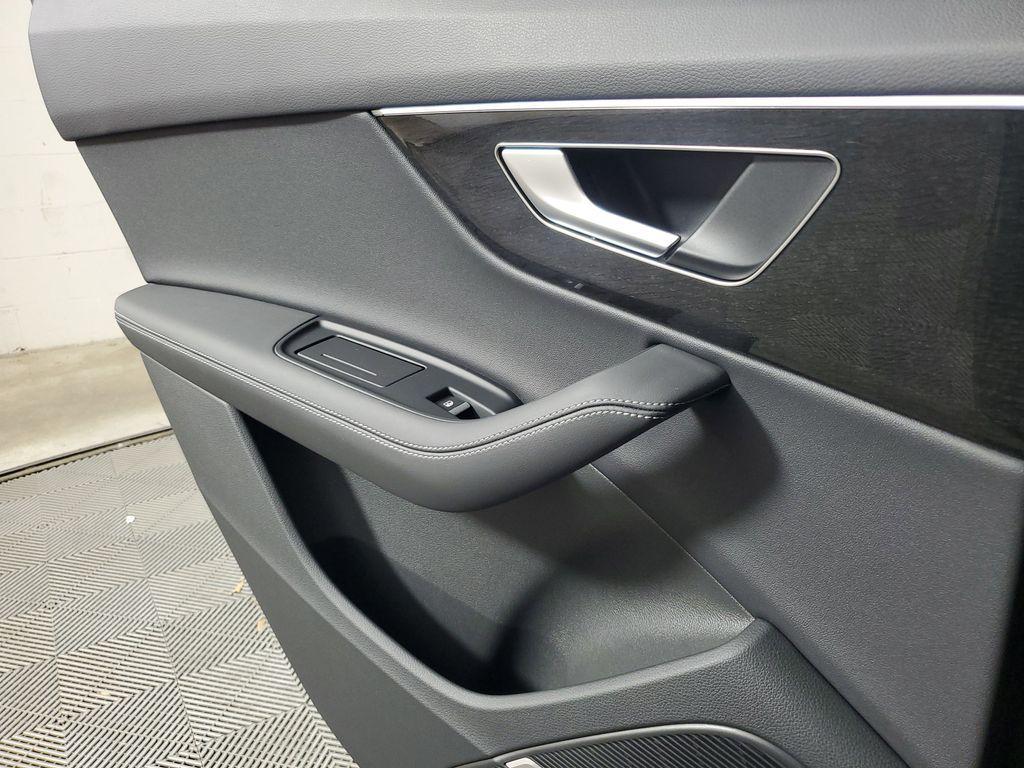new 2026 Audi Q7 car, priced at $75,289