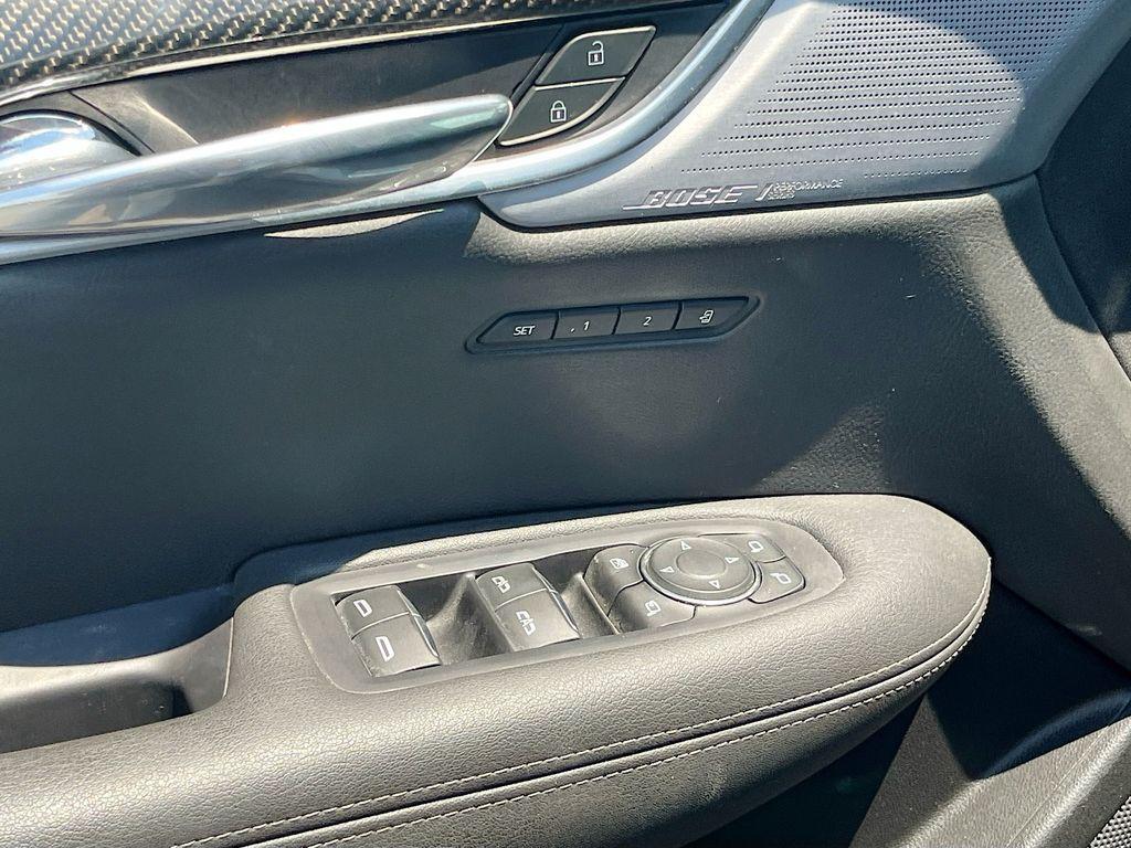used 2024 Cadillac XT6 car, priced at $40,400