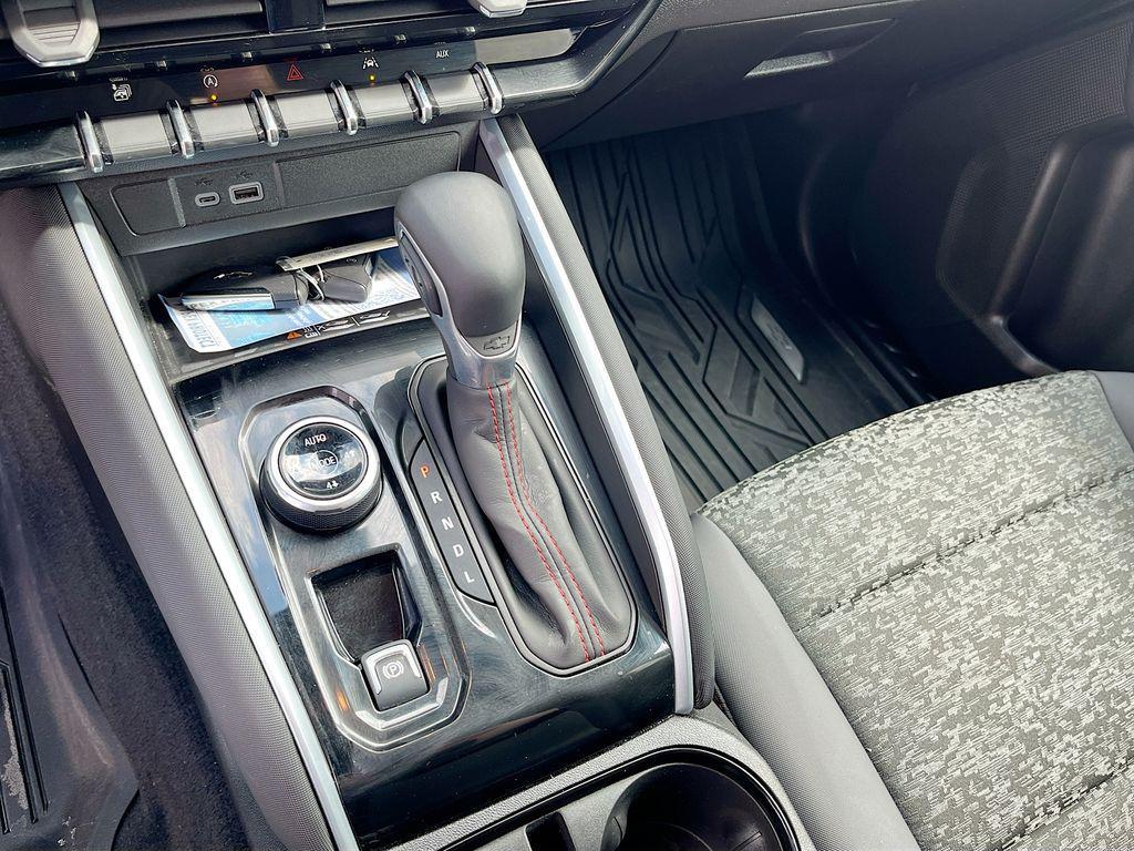 used 2024 Chevrolet Colorado car, priced at $33,400