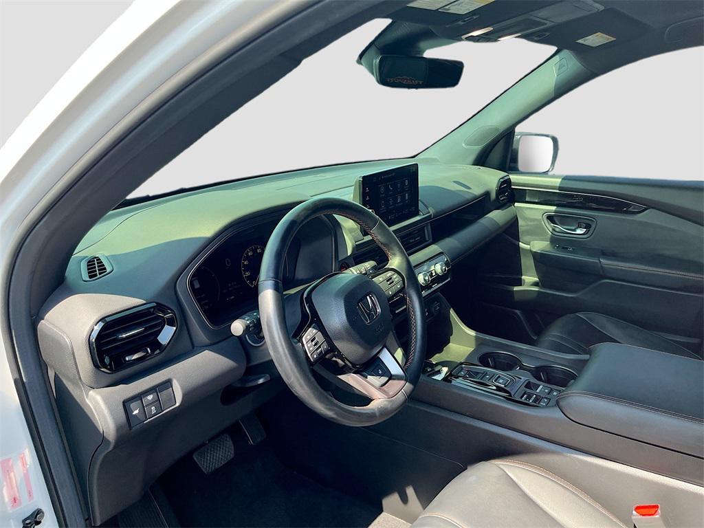 used 2025 Honda Pilot car, priced at $38,200