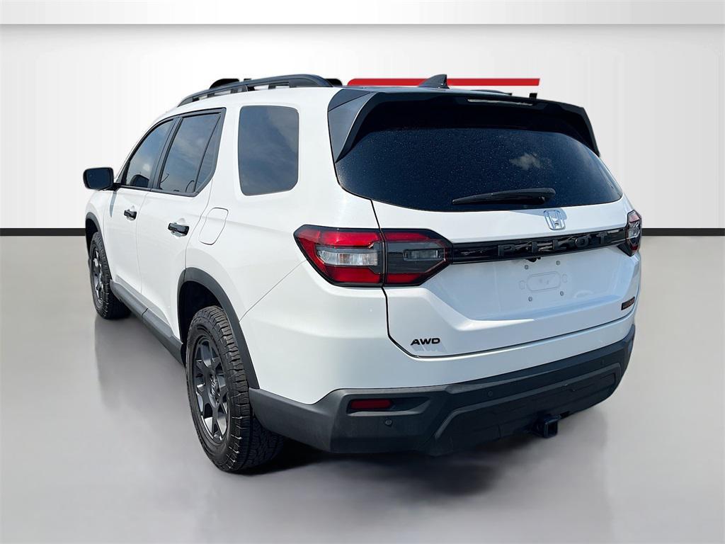 used 2025 Honda Pilot car, priced at $38,200