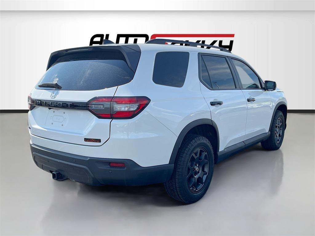 used 2025 Honda Pilot car, priced at $38,200