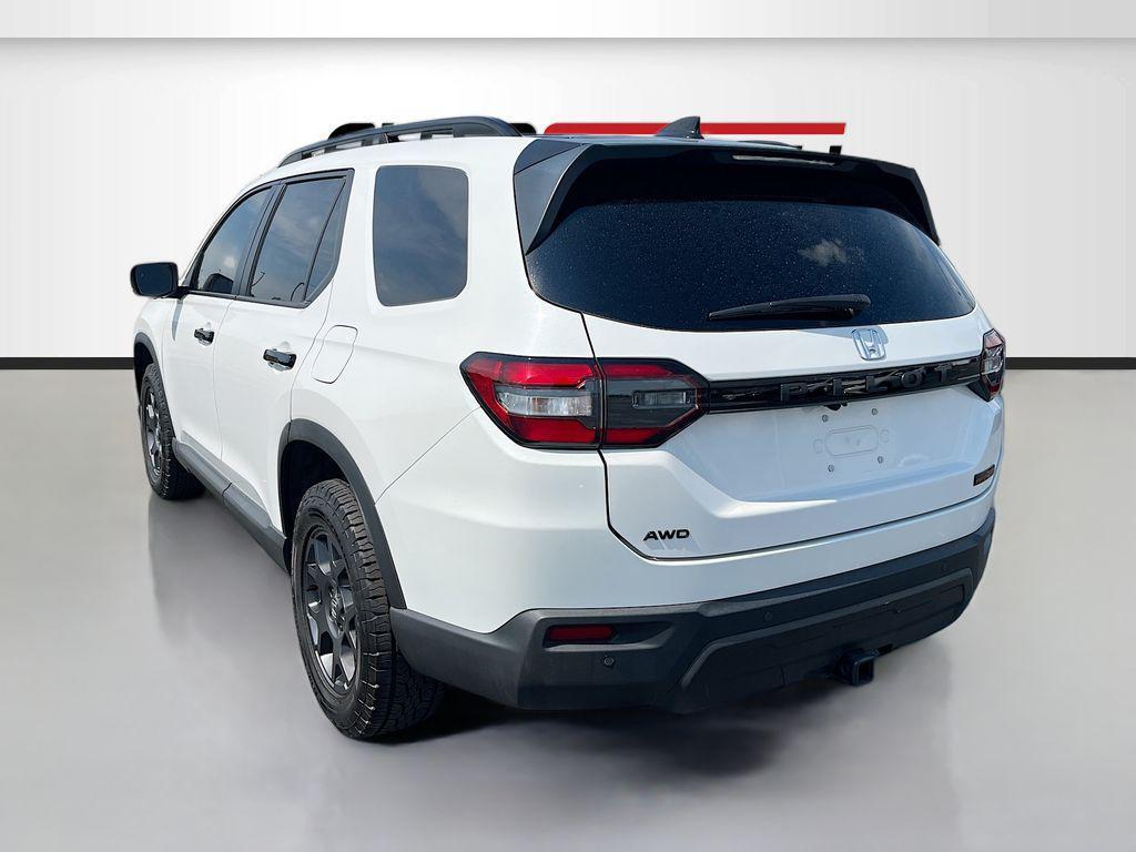 used 2025 Honda Pilot car, priced at $37,200