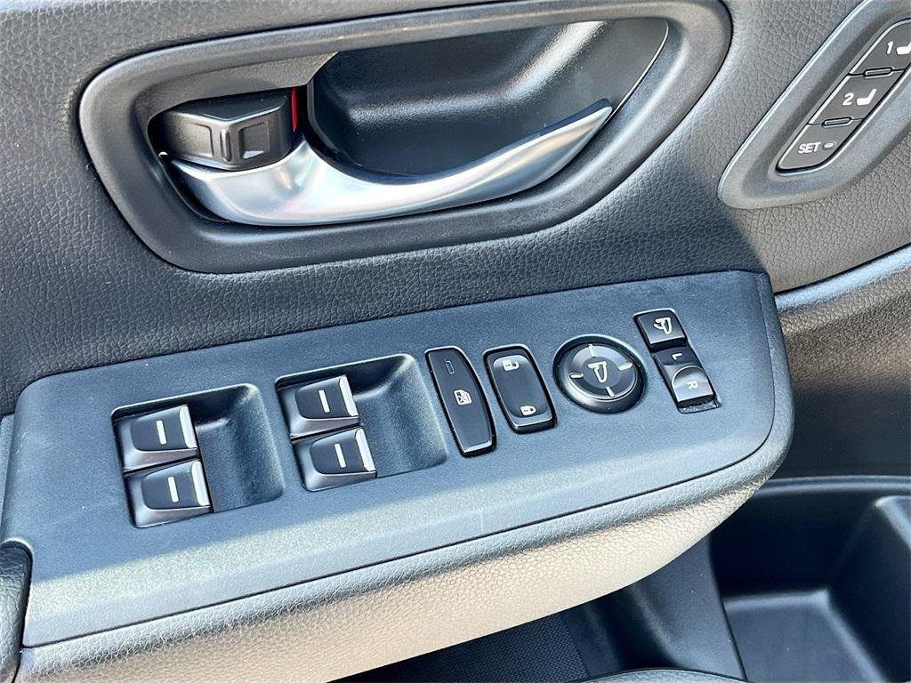 used 2025 Honda Pilot car, priced at $38,200