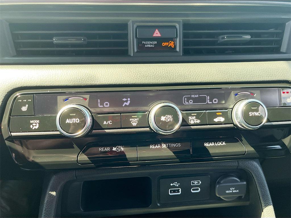 used 2025 Honda Pilot car, priced at $38,200