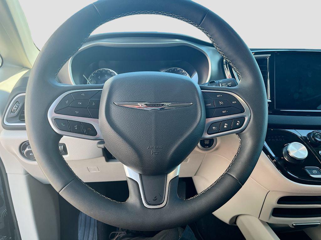used 2024 Chrysler Pacifica car, priced at $23,100