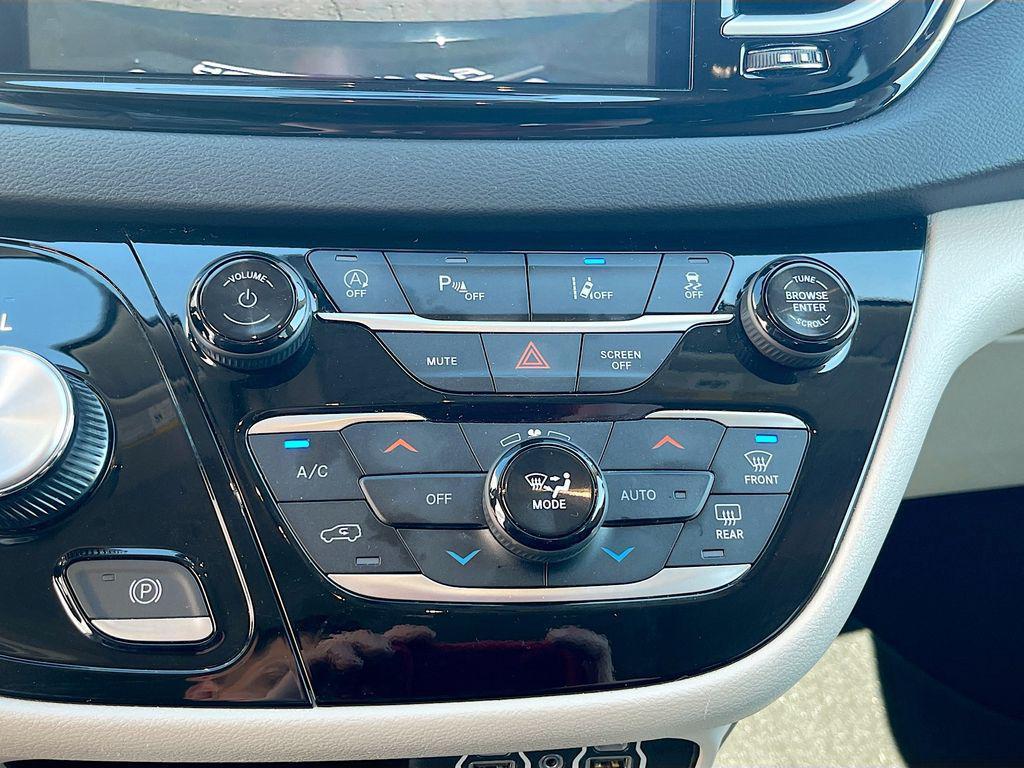 used 2024 Chrysler Pacifica car, priced at $23,100