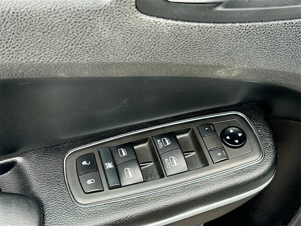 used 2021 Chrysler 300 car, priced at $18,800