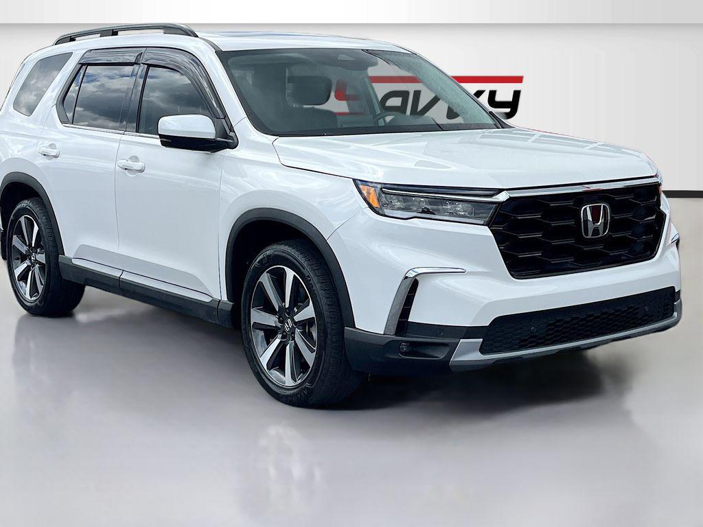 used 2025 Honda Pilot car, priced at $39,400