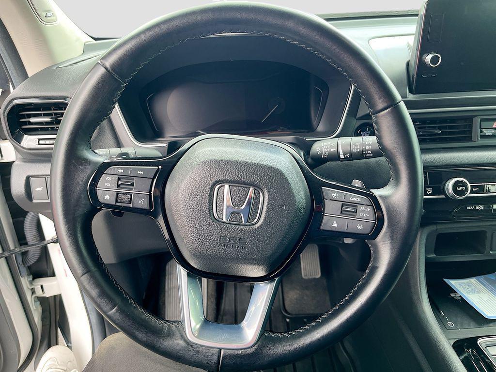 used 2025 Honda Pilot car, priced at $39,400