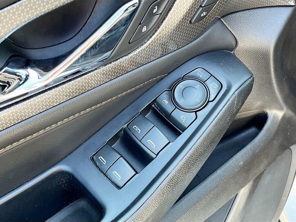 used 2022 Chevrolet Traverse car, priced at $26,800