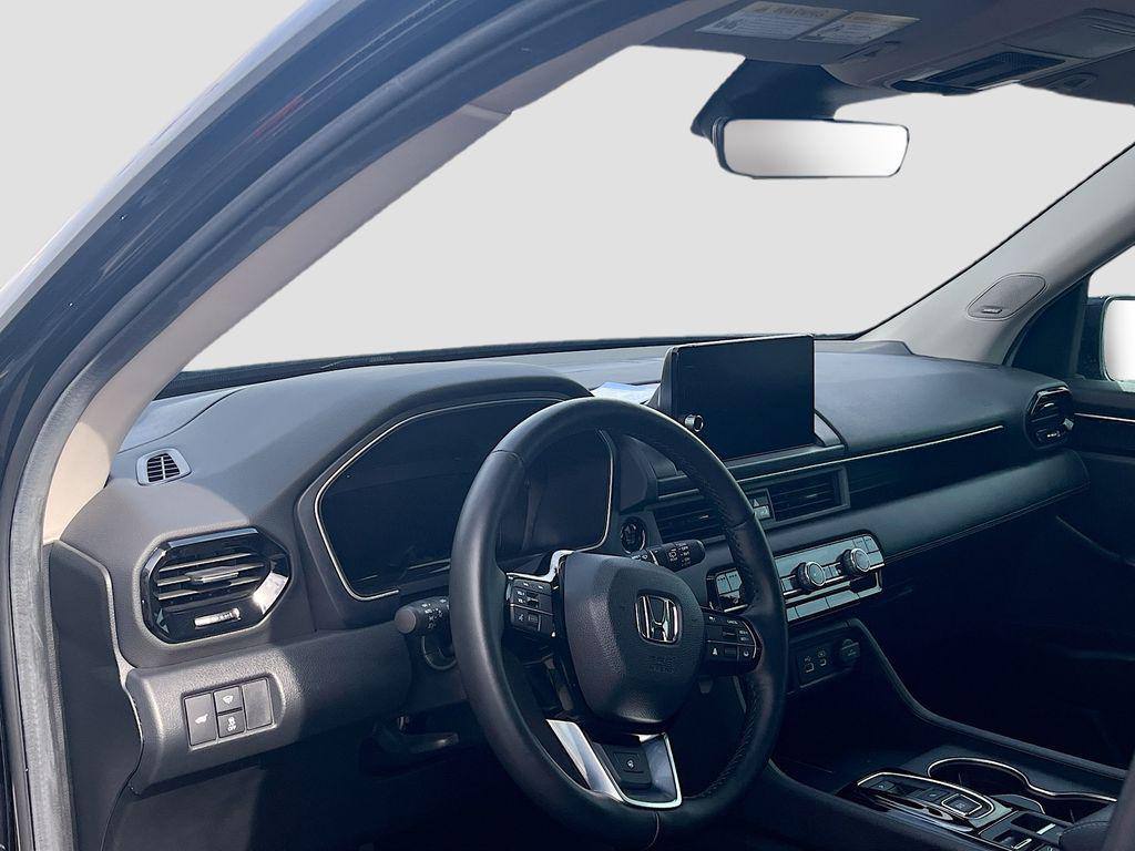 used 2025 Honda Pilot car, priced at $41,700