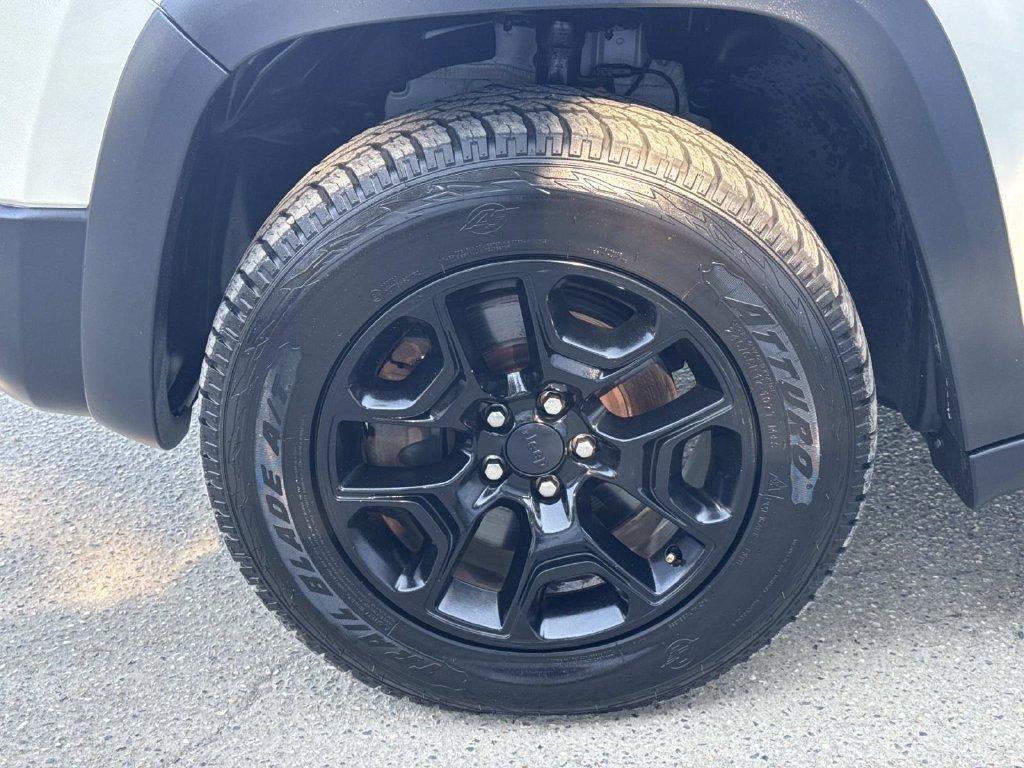 used 2019 Jeep Cherokee car, priced at $11,235