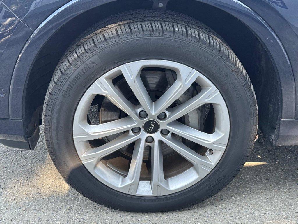 Audi Q7 view 7