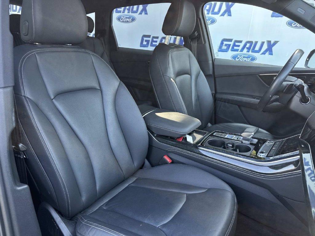 Audi Q7 view 29