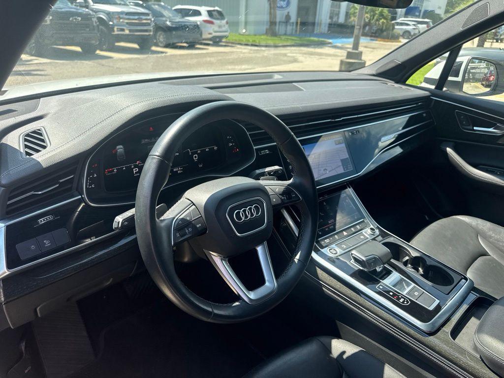 Audi Q7 view 3